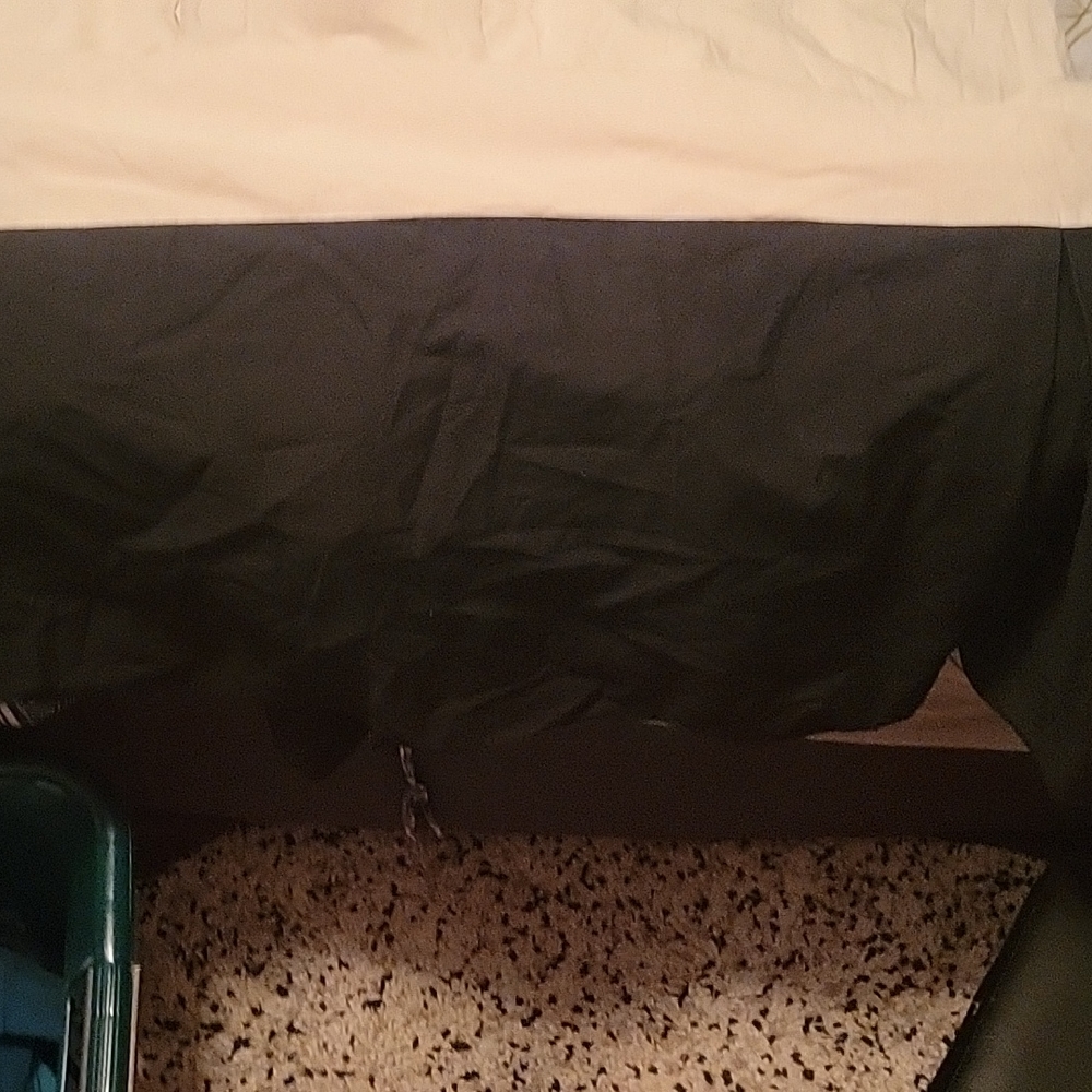 Bed skirt